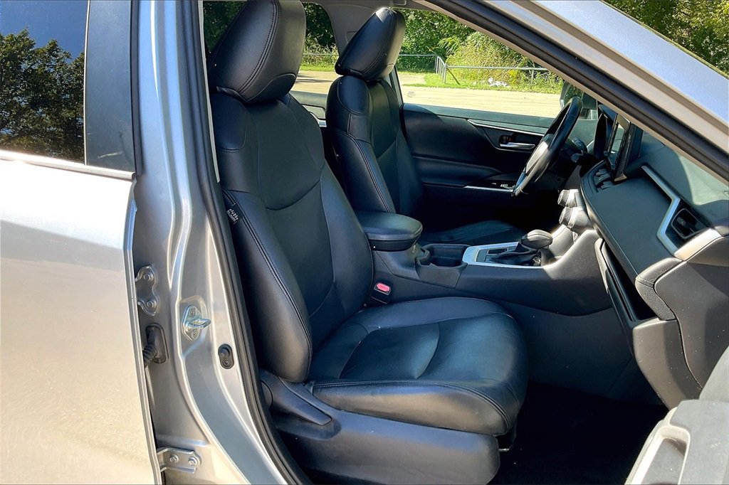 Used 2019 Toyota RAV4 XLE image 7