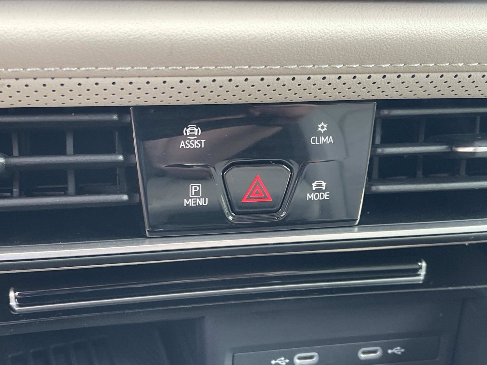 Used 2025 Volkswagen Atlas SE FWD image 28