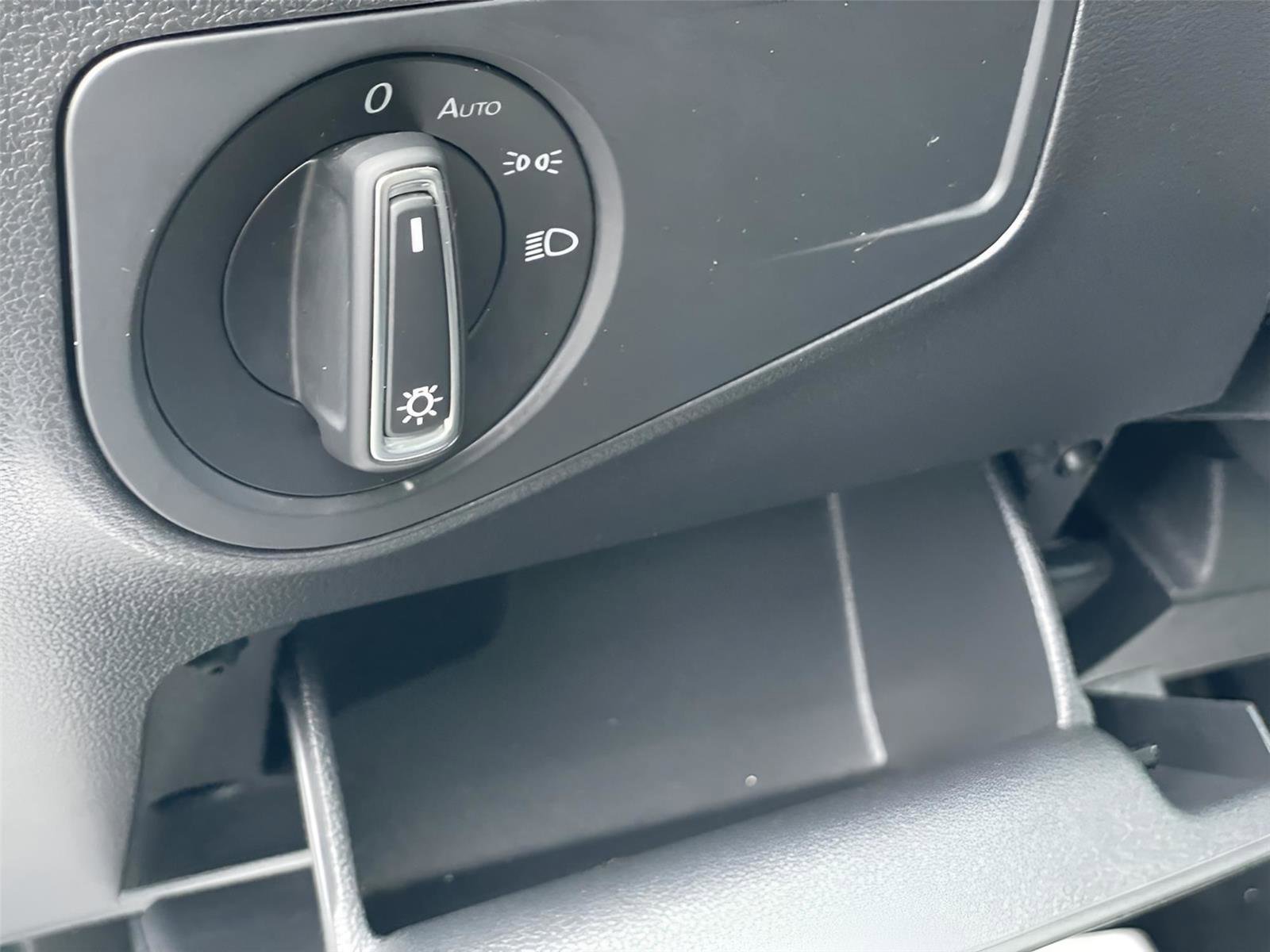 Used 2022 Volkswagen Tiguan SE R-Line image 26