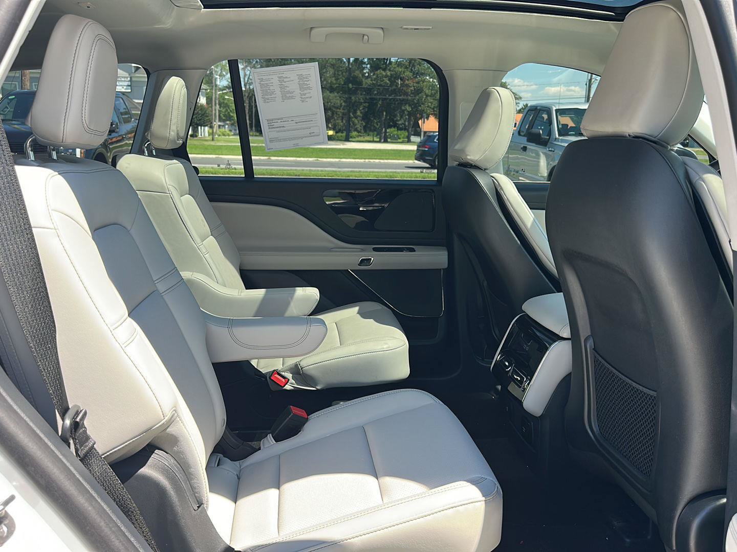Used 2026 Lincoln Aviator AWD image 11