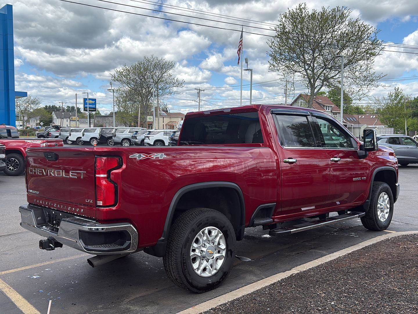 Used 2024 Chevrolet Silverado 2500 LTZ w/ LTZ Convenience Package AWD/4WD image 4