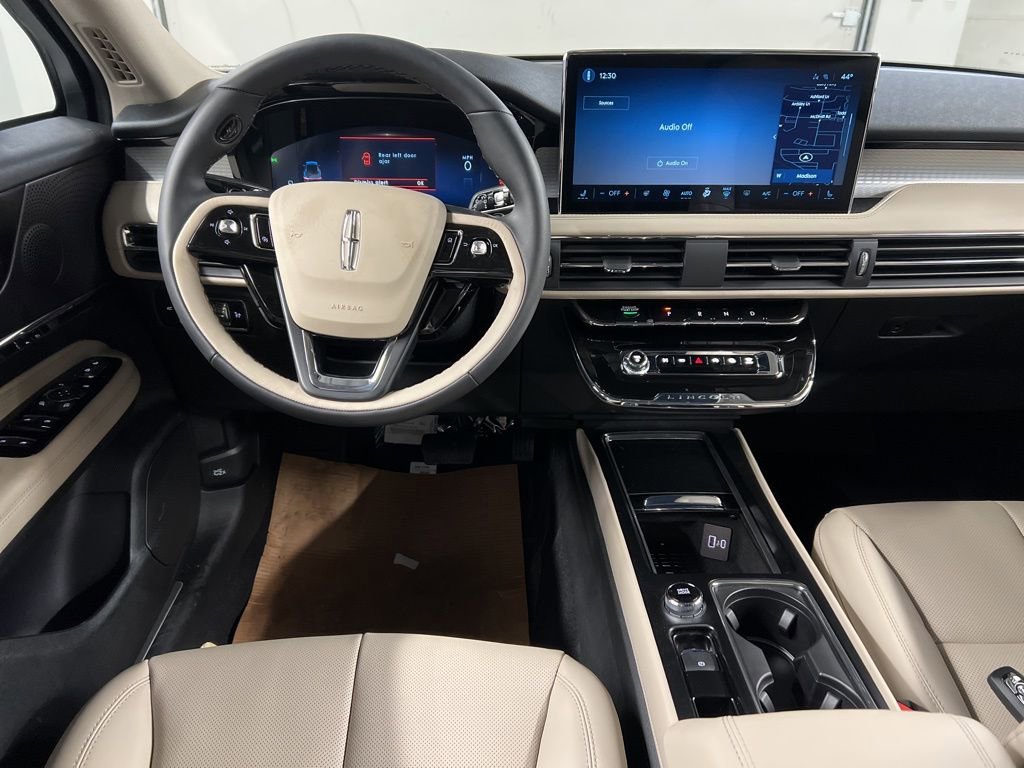 Used 2026 Lincoln Corsair Premiere image 8