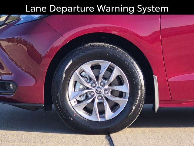 Certified 2026 Toyota Sienna XLE FWD image 10