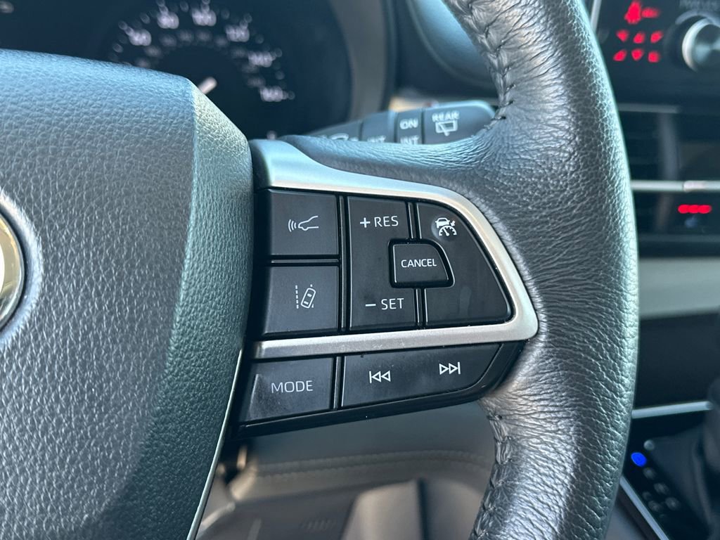 Used 2024 Toyota Sienna XLE image 25