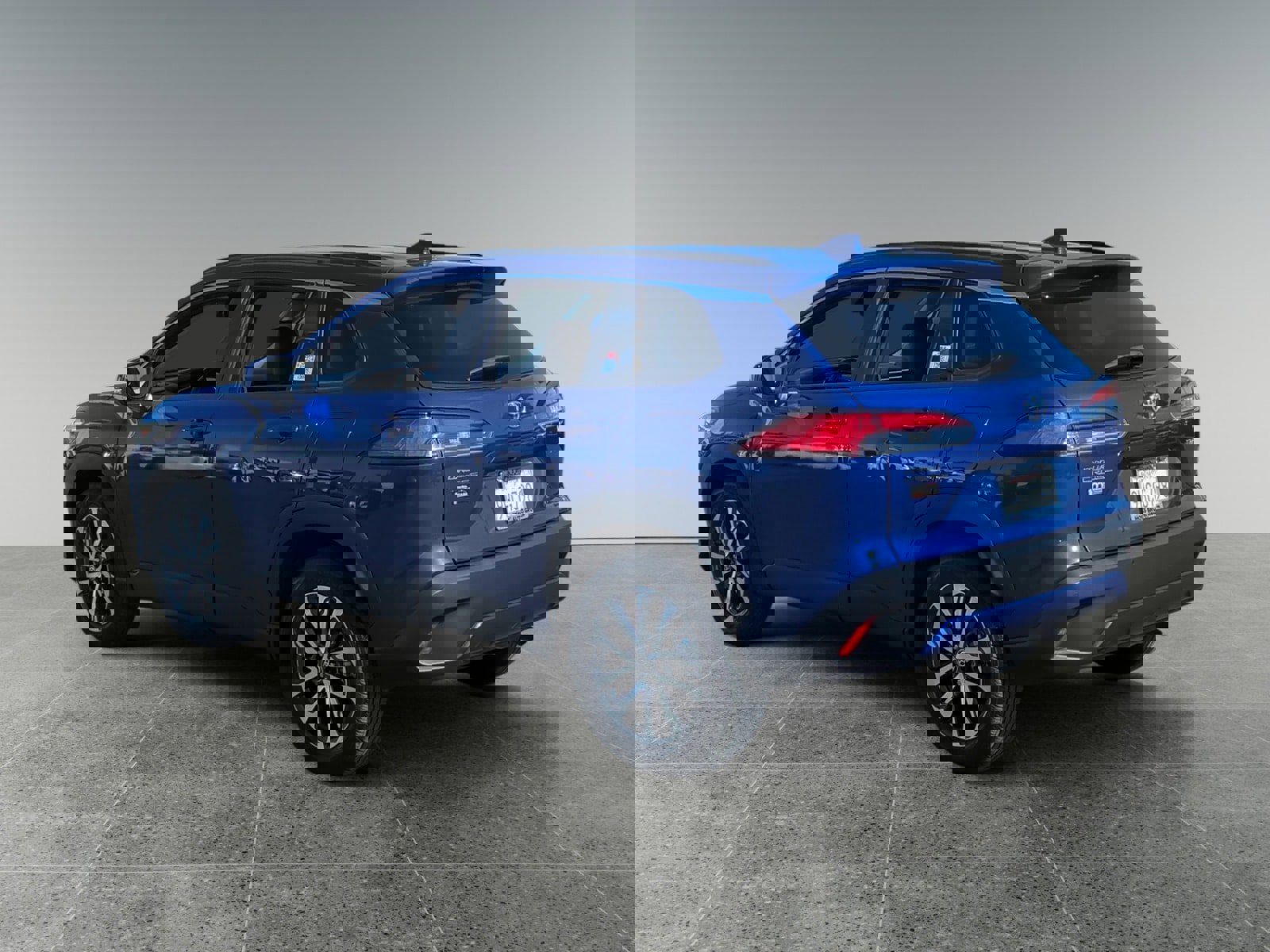 Used 2023 Toyota Corolla Cross XLE image 3