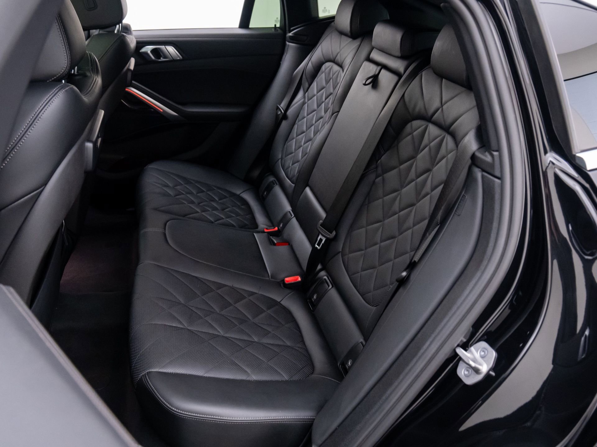 Used 2023 BMW X6 xDrive40i w/ Climate Comfort Package image 17