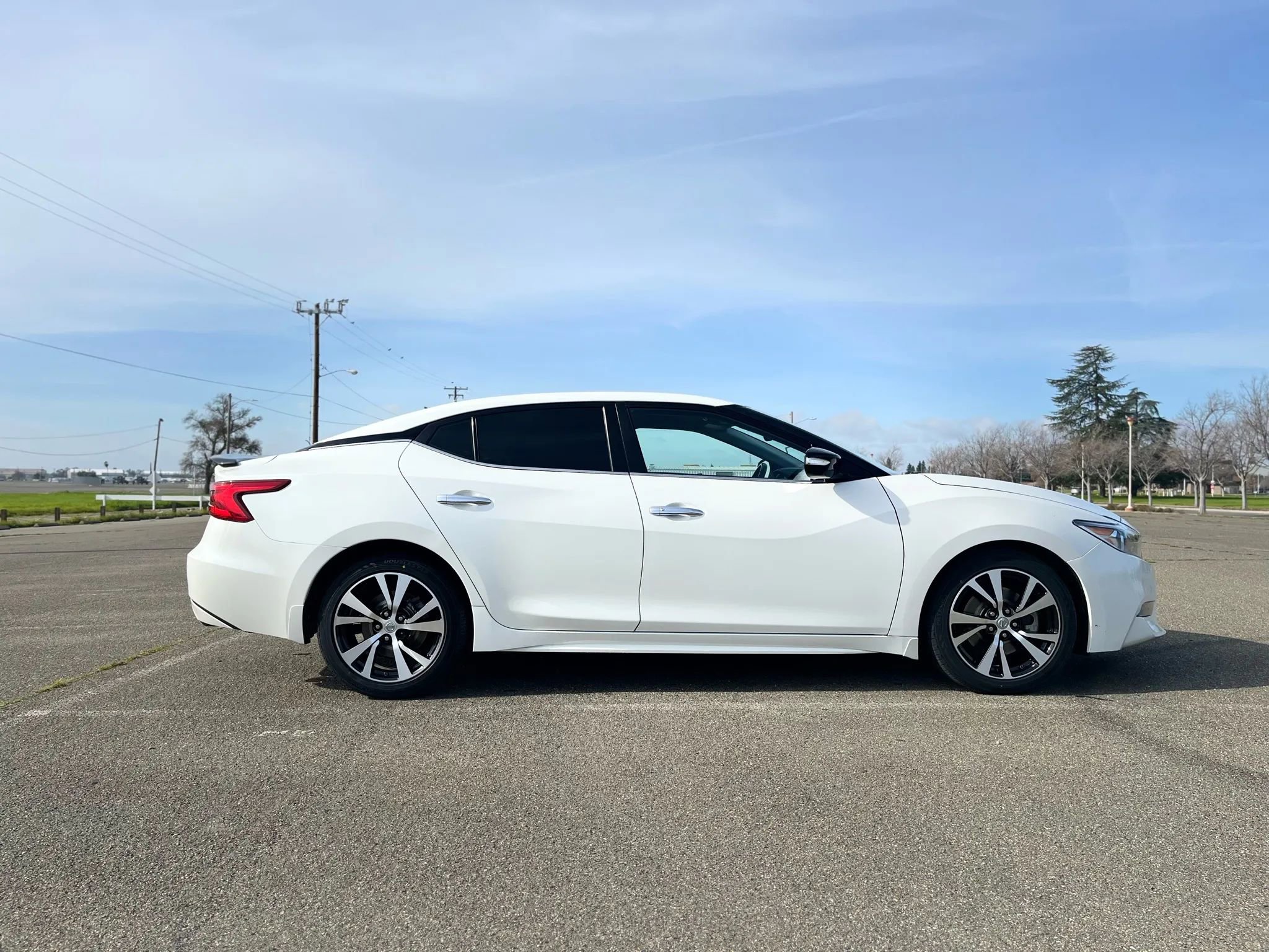 Used 2016 Nissan Maxima SR FWD image 4