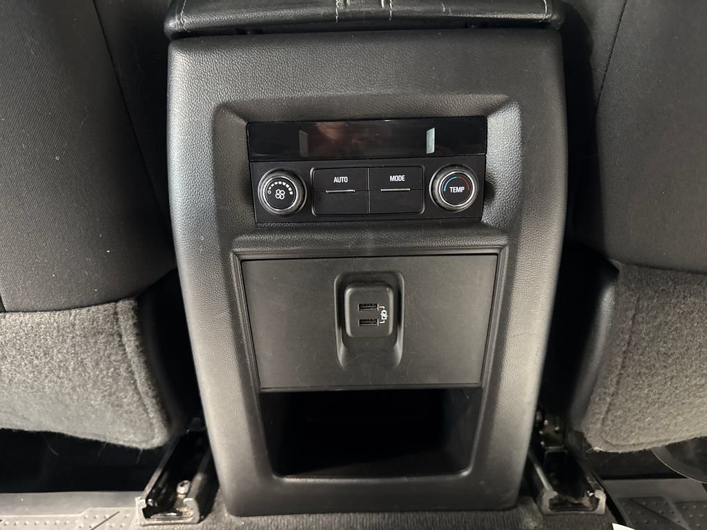 Used 2022 Chevrolet Traverse LT AWD/4WD image 40