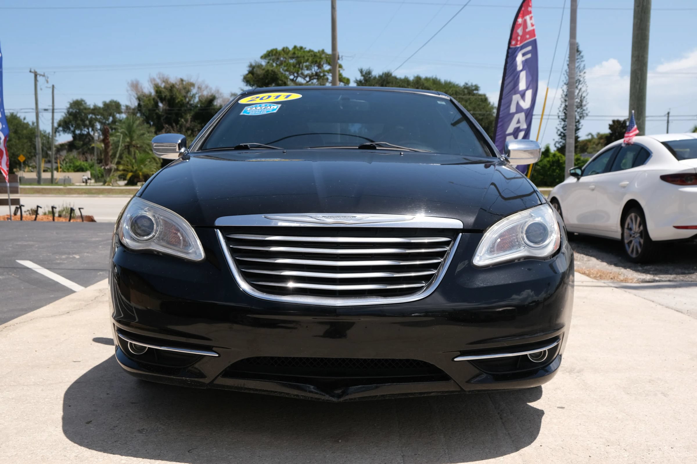 Used 2011 Chrysler 200 Limited FWD image 2
