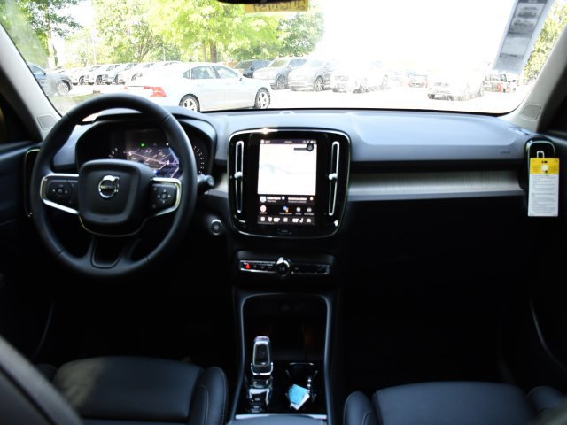 New 2026 Volvo XC40 B5 Plus w/ Protection Package Premier AWD/4WD image 15