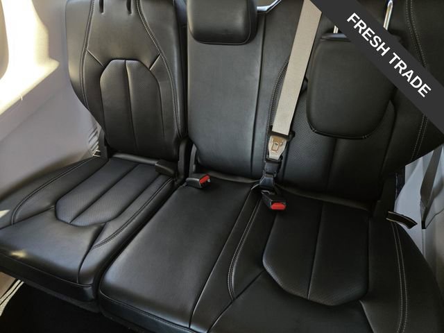 Used 2023 Chrysler Pacifica Touring-L FWD image 13