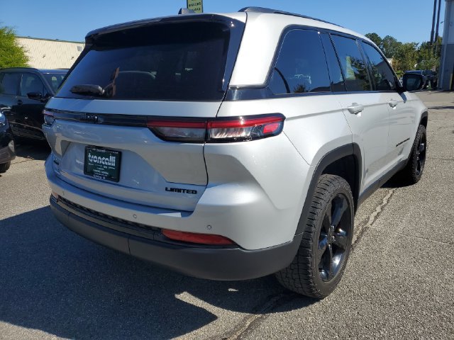 Certified 2024 Jeep Grand Cherokee Limited w/ Black Appearance Package AWD/4WD image 8