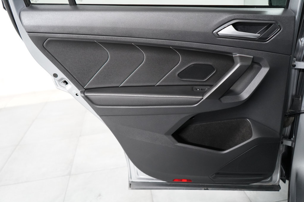 Used 2023 Volkswagen Tiguan SE w/ Panoramic Sunroof Package AWD/4WD image 20