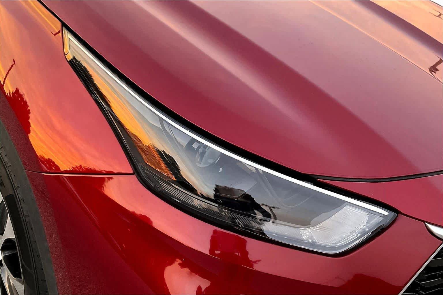 Used 2022 Toyota Highlander XLE FWD image 28