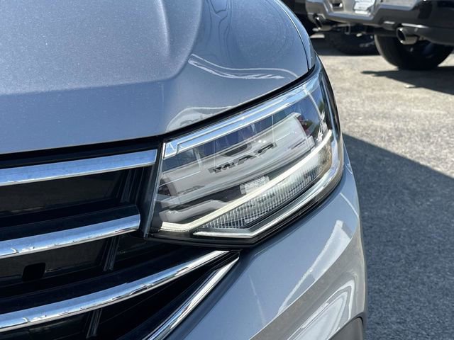 Used 2024 Volkswagen Tiguan SE FWD image 9