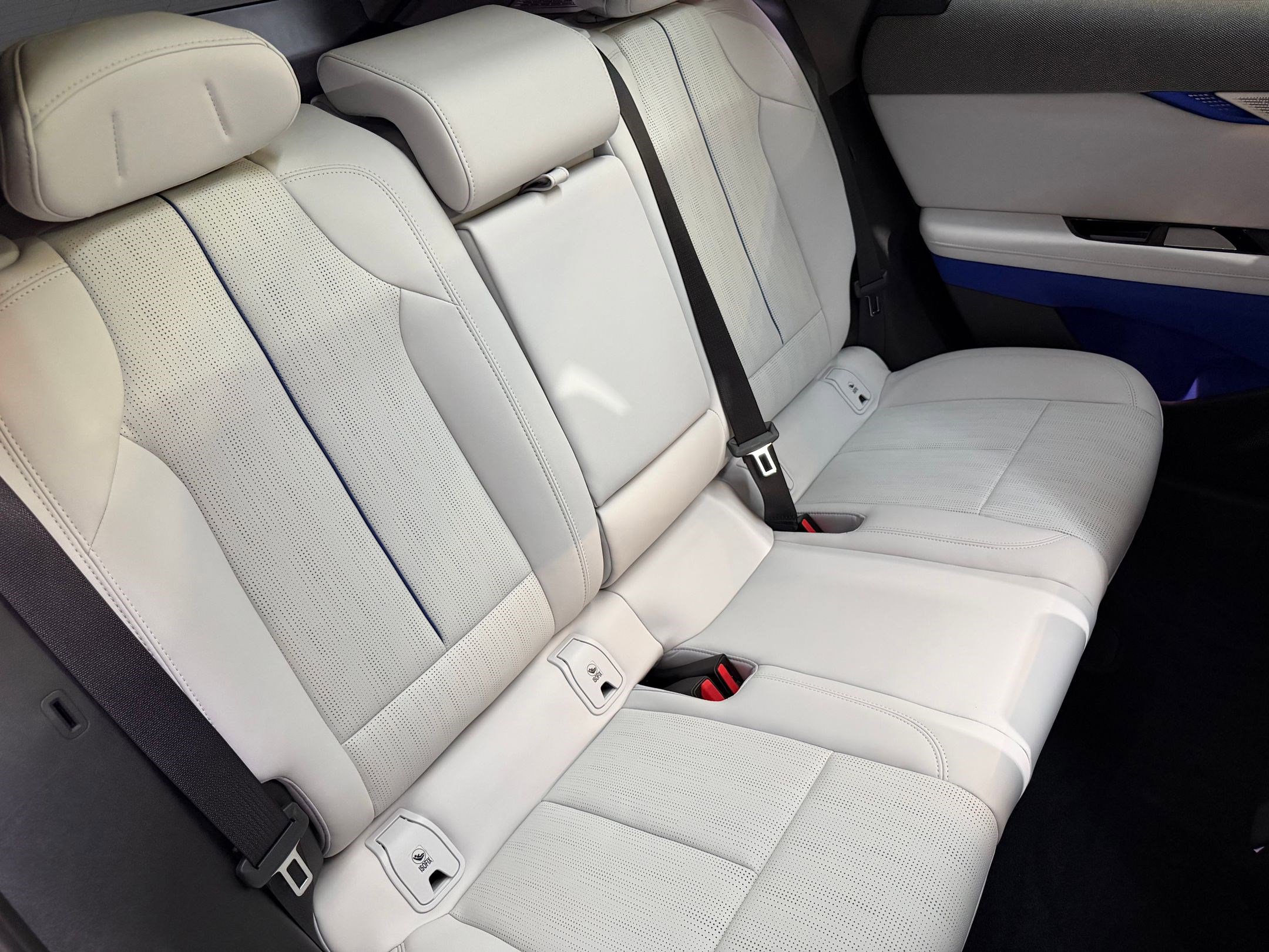 New 2025 Cadillac Optiq Sport 2 w/ LPO, Floor Liner Package image 46