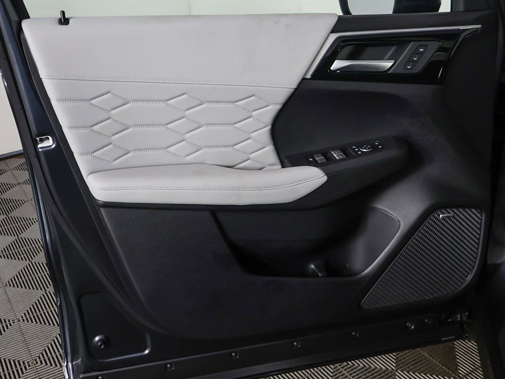 New 2025 Mitsubishi Outlander SEL image 27