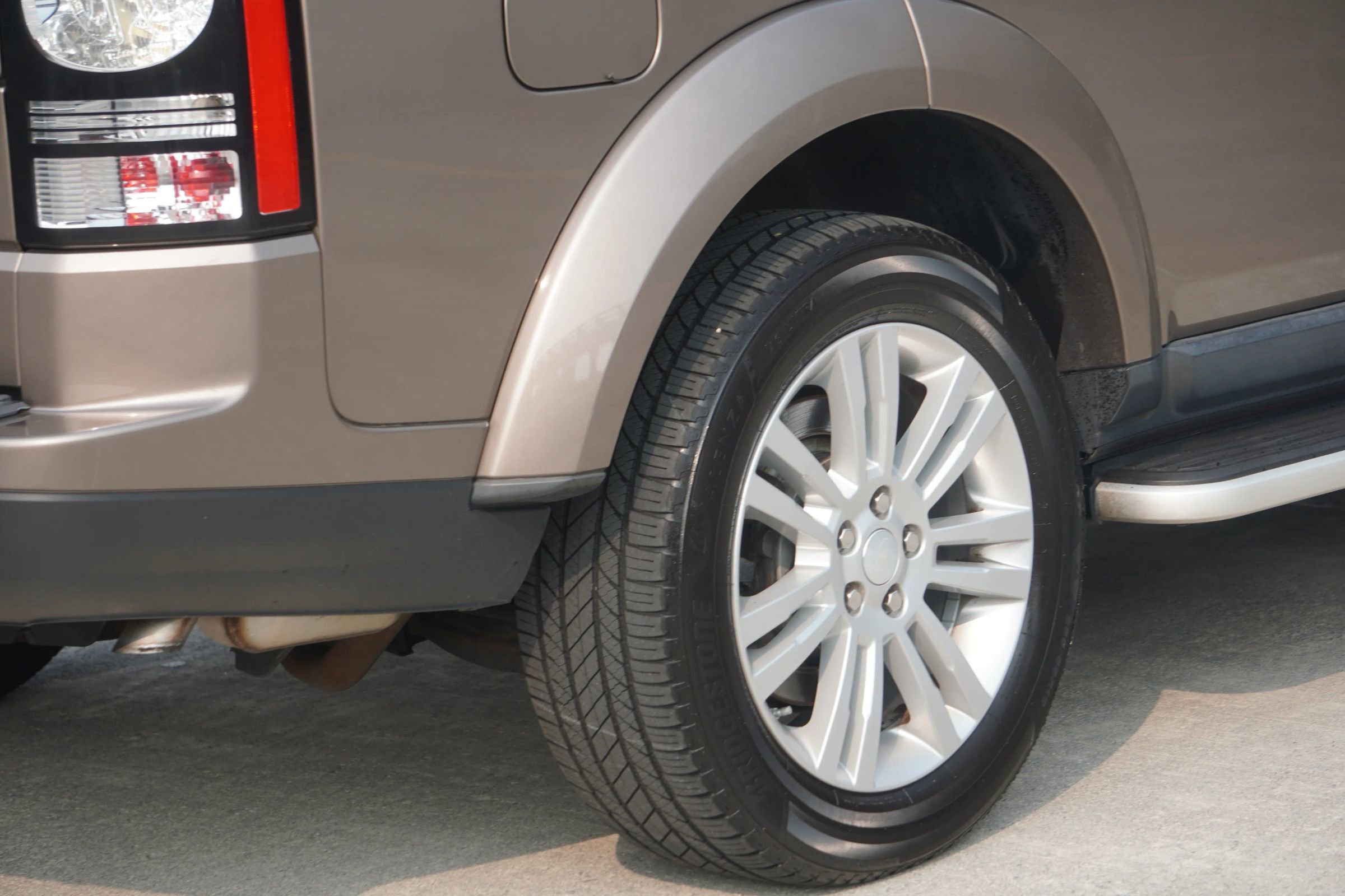 Used 2015 Land Rover LR4 HSE LUX image 29
