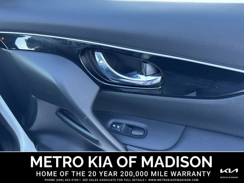 Used 2017 Nissan Rogue Sport SL w/ SL Premium Package image 36