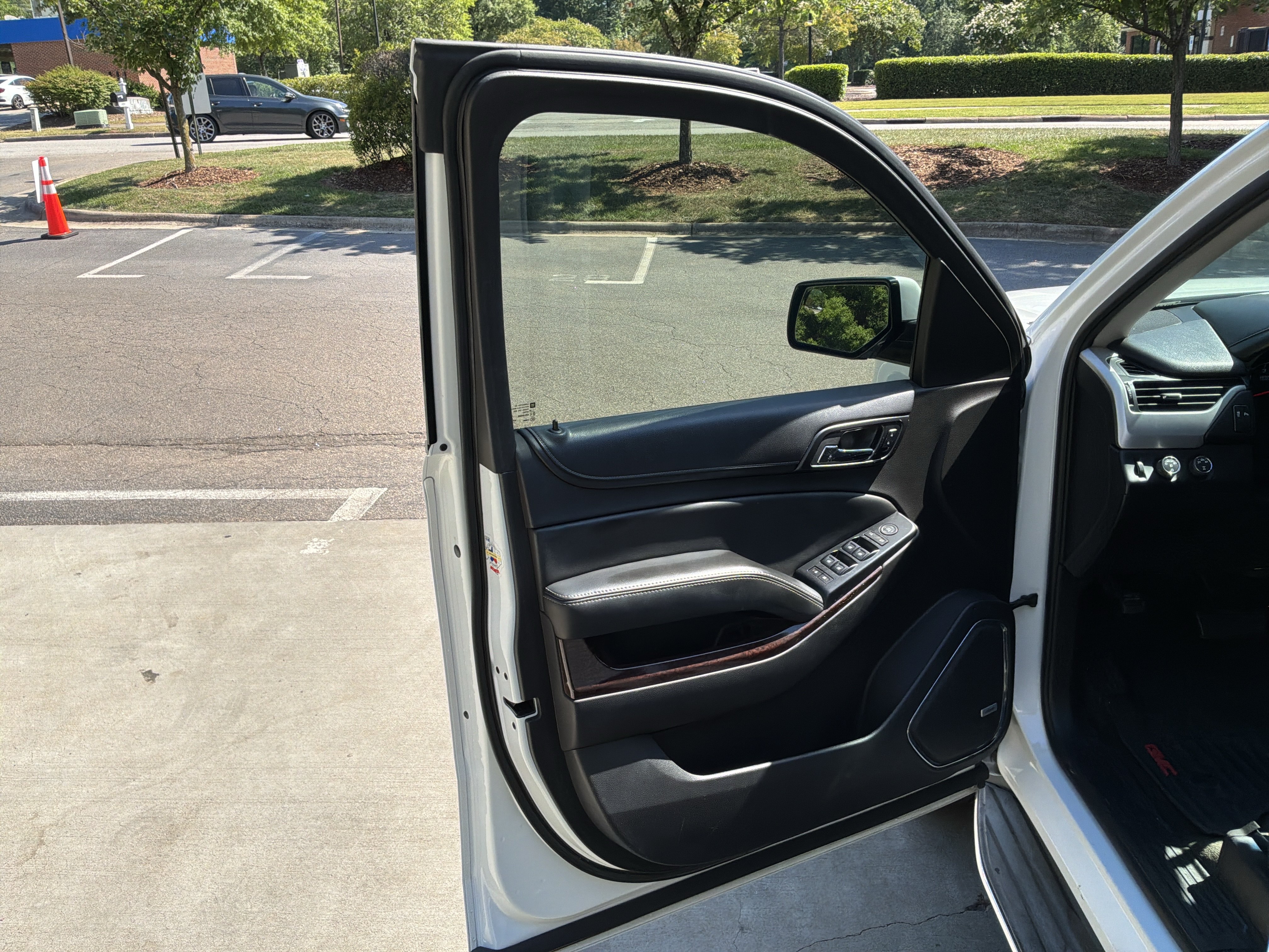 Used 2015 GMC Yukon SLE AWD/4WD image 17