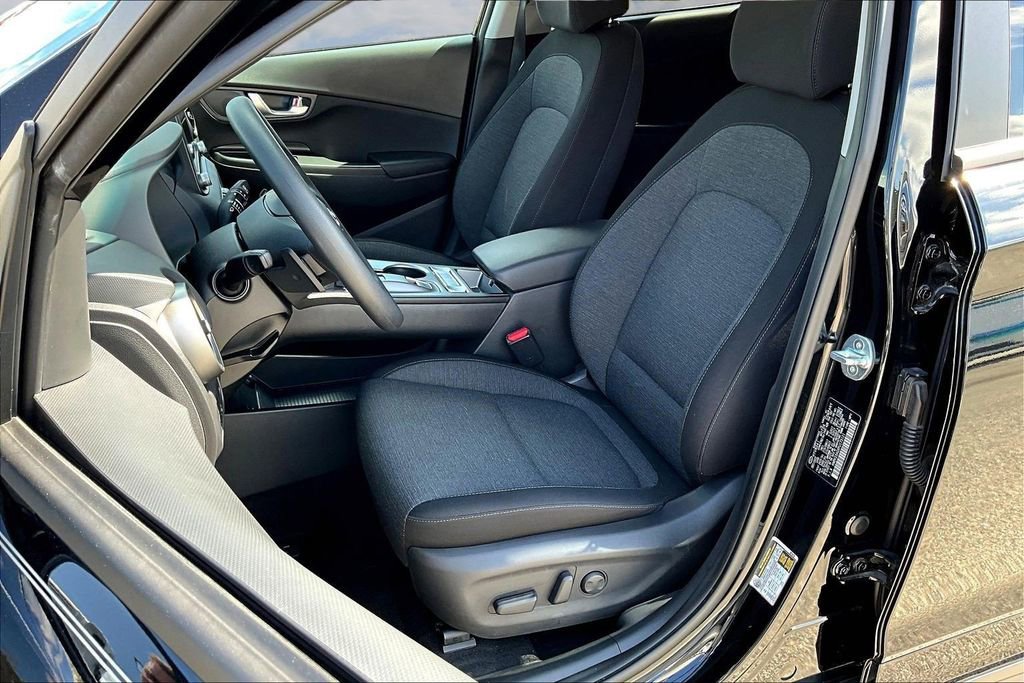 Used 2023 Hyundai Kona SE image 22