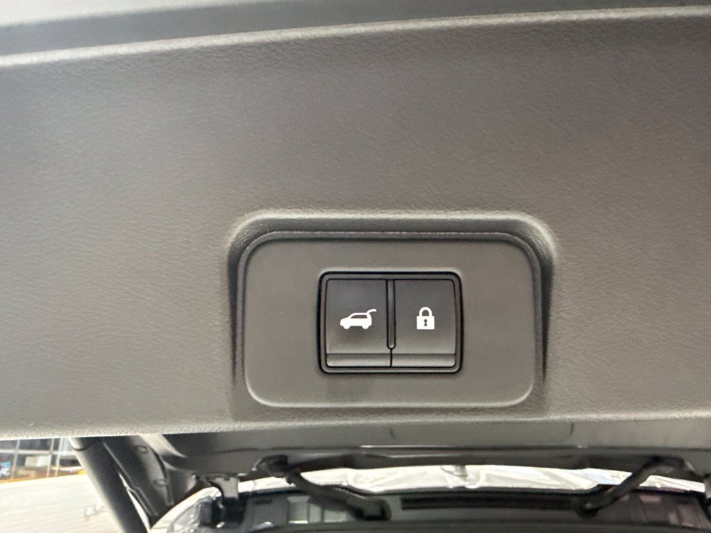 Used 2025 Nissan Rogue SV AWD/4WD image 15