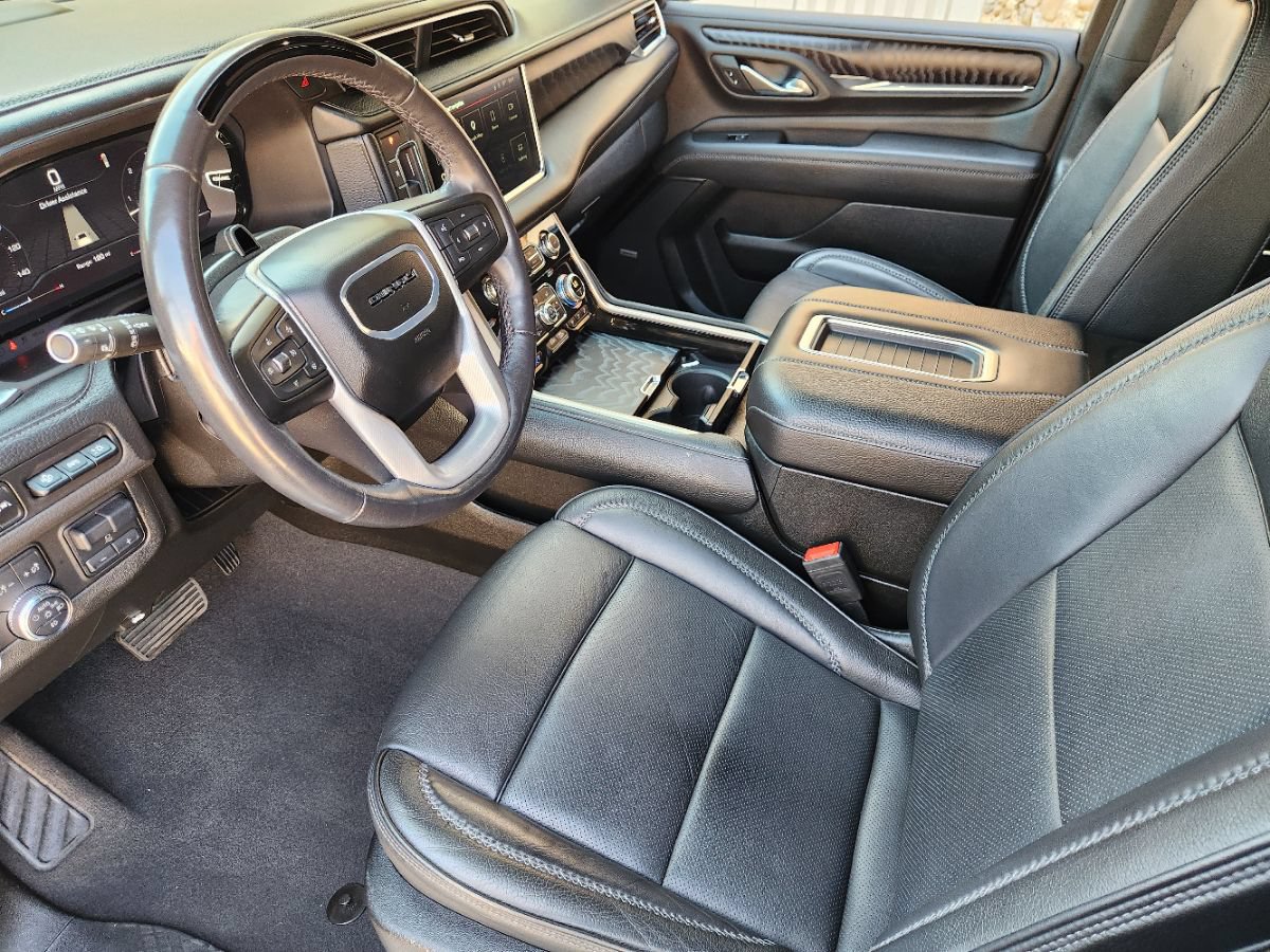 Used 2024 GMC Yukon Denali w/ Advanced Technology Package AWD/4WD image 22