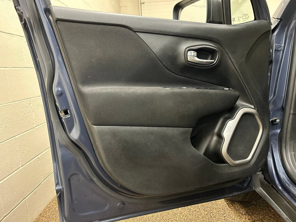 Used 2021 Jeep Renegade Latitude AWD/4WD image 13