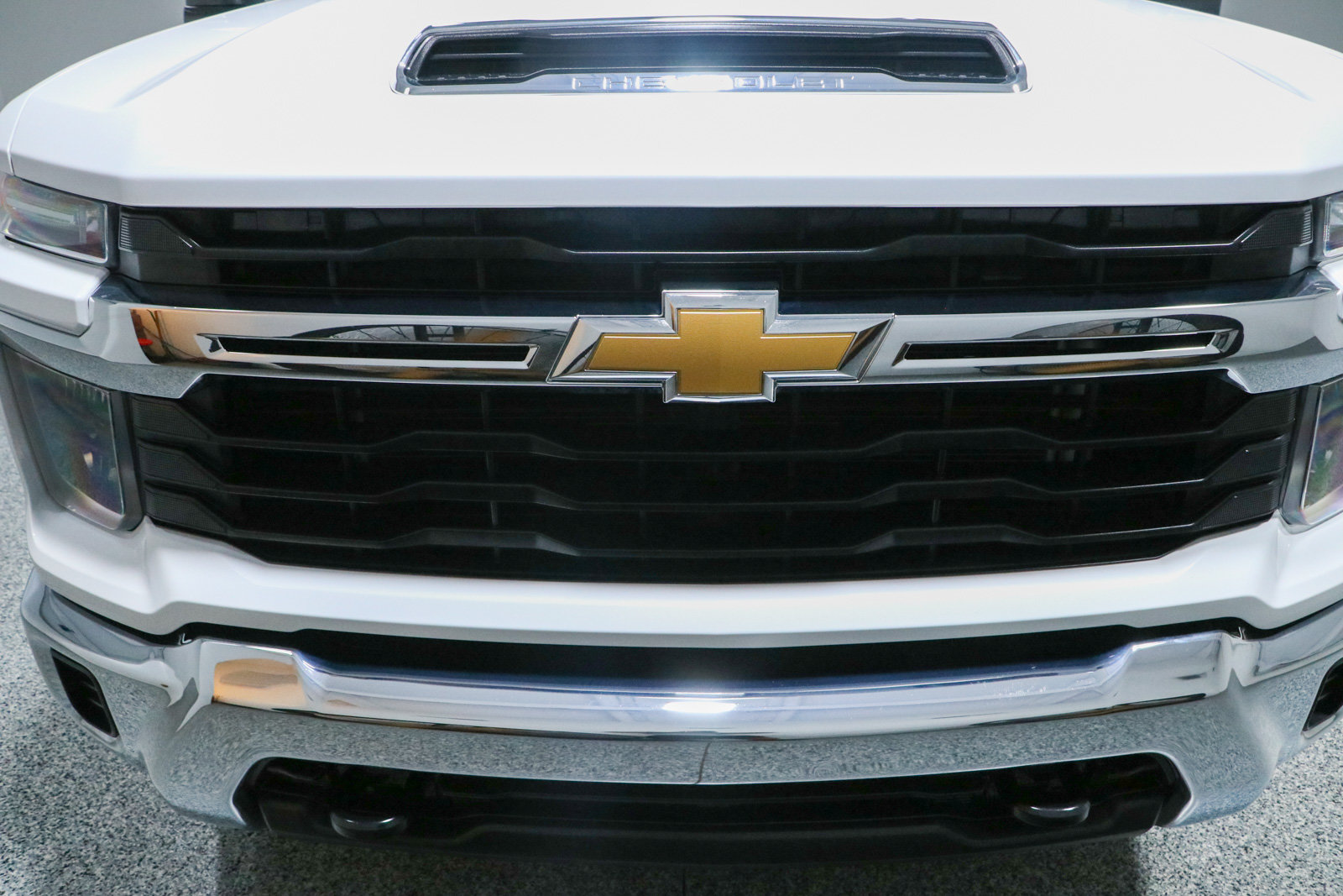 Used 2024 Chevrolet Silverado 2500 LT AWD/4WD image 4