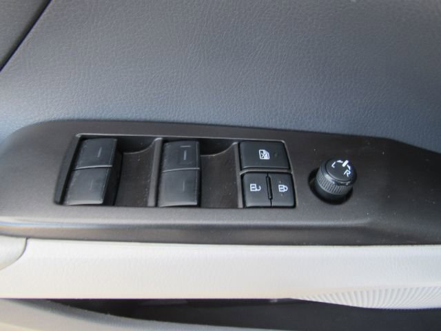 Used 2022 Toyota Camry LE image 25
