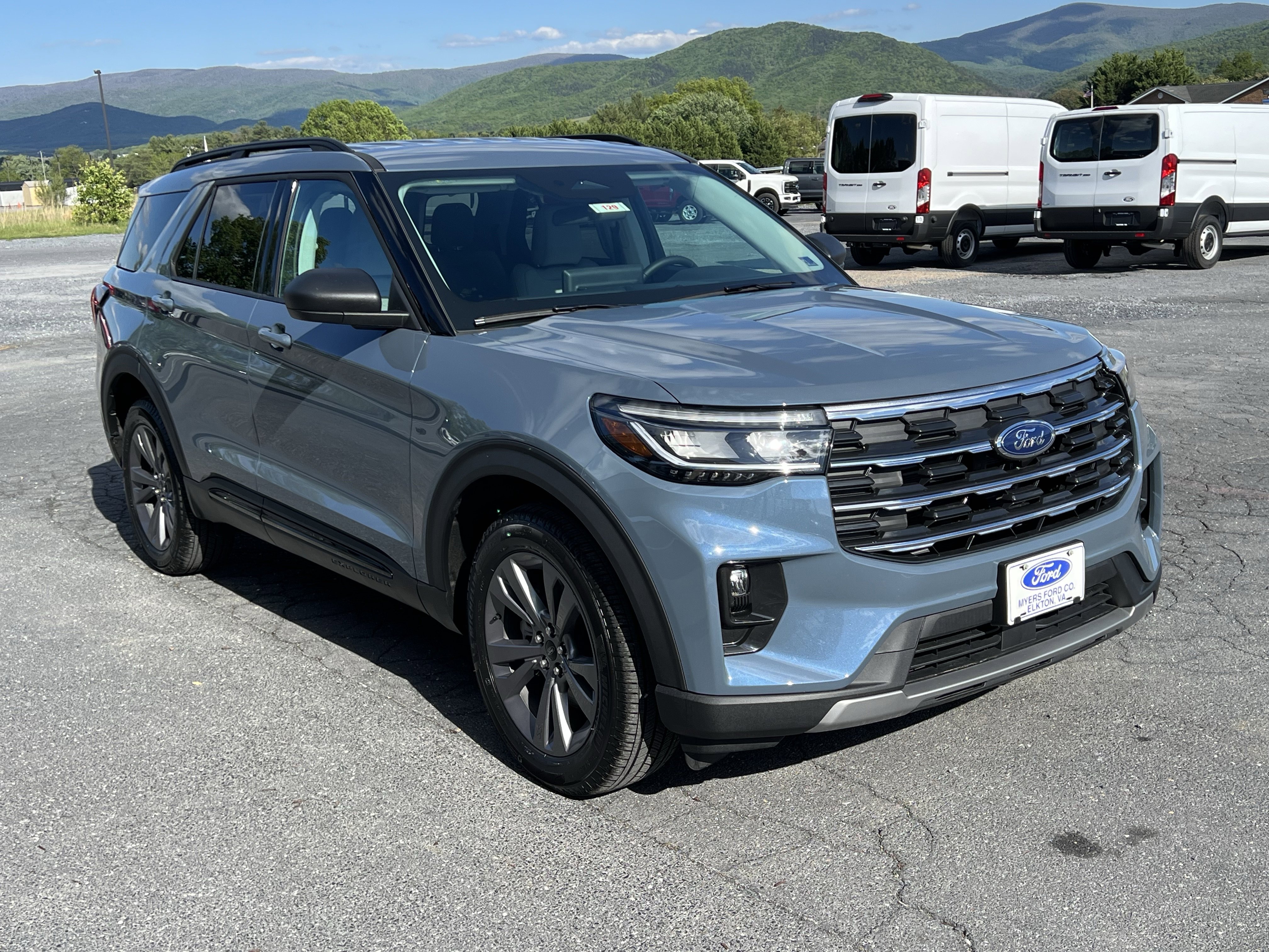 New 2026 Ford Explorer Active w/ Active Comfort Package AWD/4WD image 4