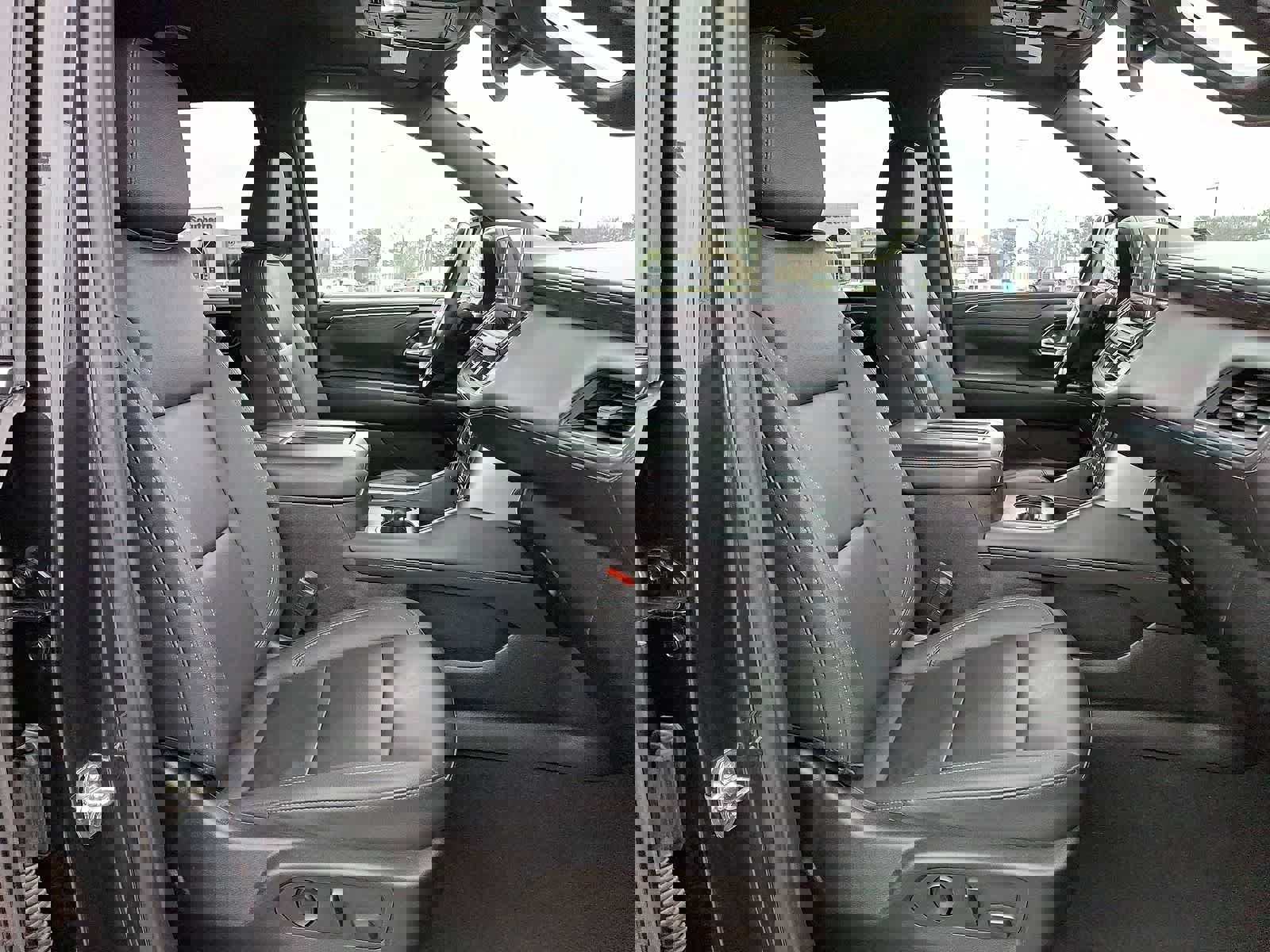 Used 2024 Chevrolet Tahoe LT image 33