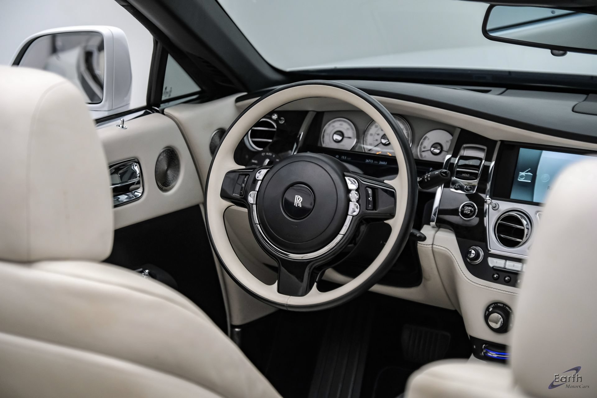 Used 2017 Rolls-Royce Dawn RWD image 51