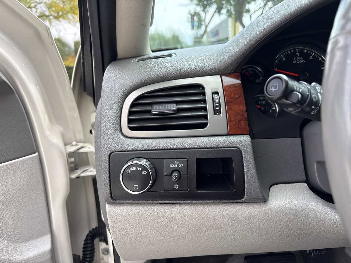 Used 2013 Chevrolet Tahoe LTZ image 24