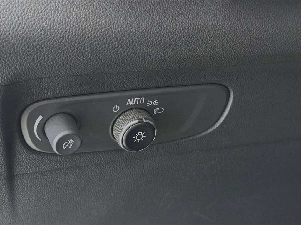 Used 2023 Buick Envision Essence w/ Sport Touring Package image 12