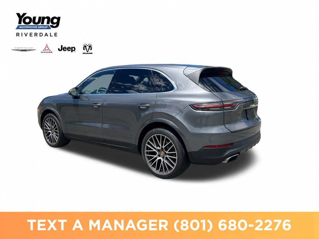 Used 2022 Porsche Cayenne w/ Premium Package AWD/4WD image 3