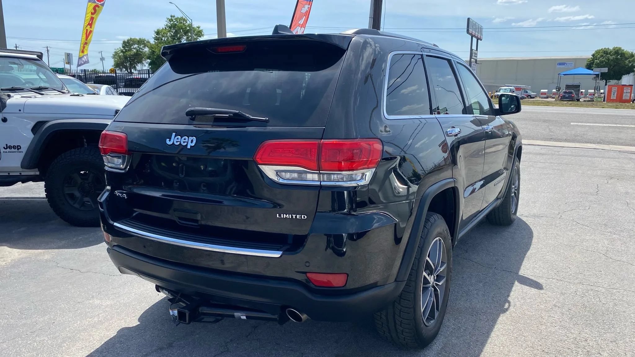Used 2018 Jeep Grand Cherokee Limited AWD/4WD image 7