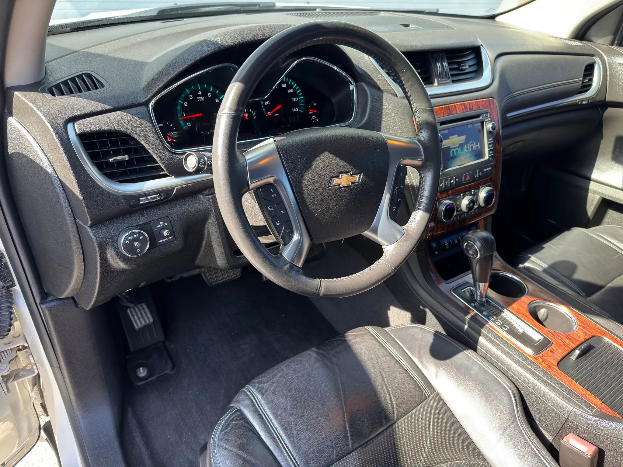 Used 2014 Chevrolet Traverse LTZ FWD image 3