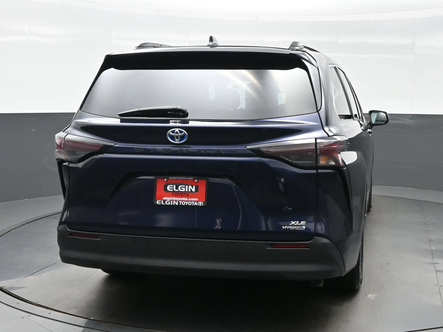 Used 2024 Toyota Sienna XLE FWD image 5
