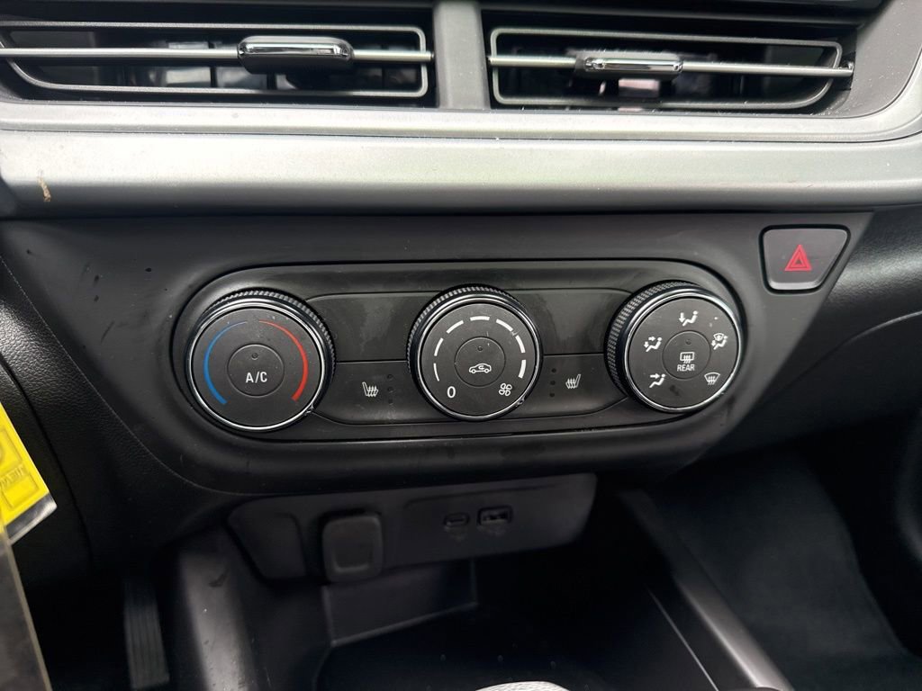 Certified 2024 Chevrolet Trax RS w/ Sunroof Package image 17