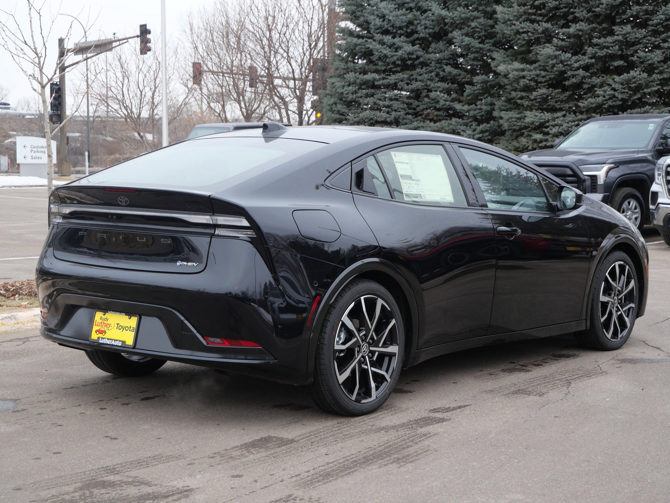 New 2026 Toyota Prius Plug-In Hybrid FWD image 2