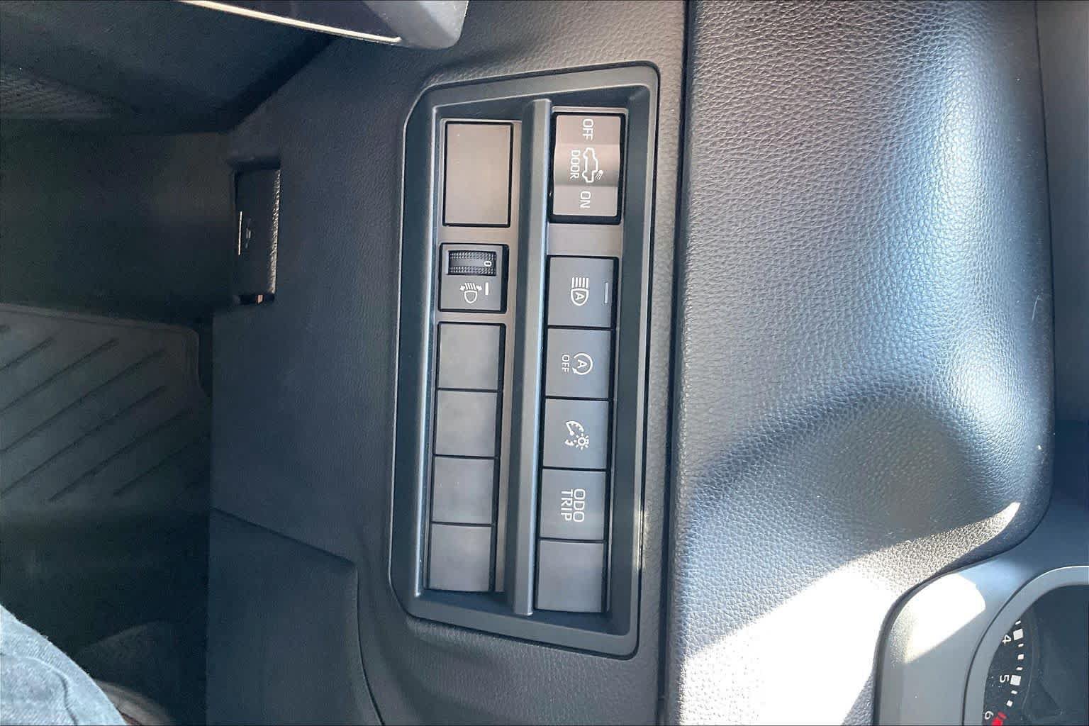 Used 2022 Toyota Tundra SR5 AWD/4WD image 32