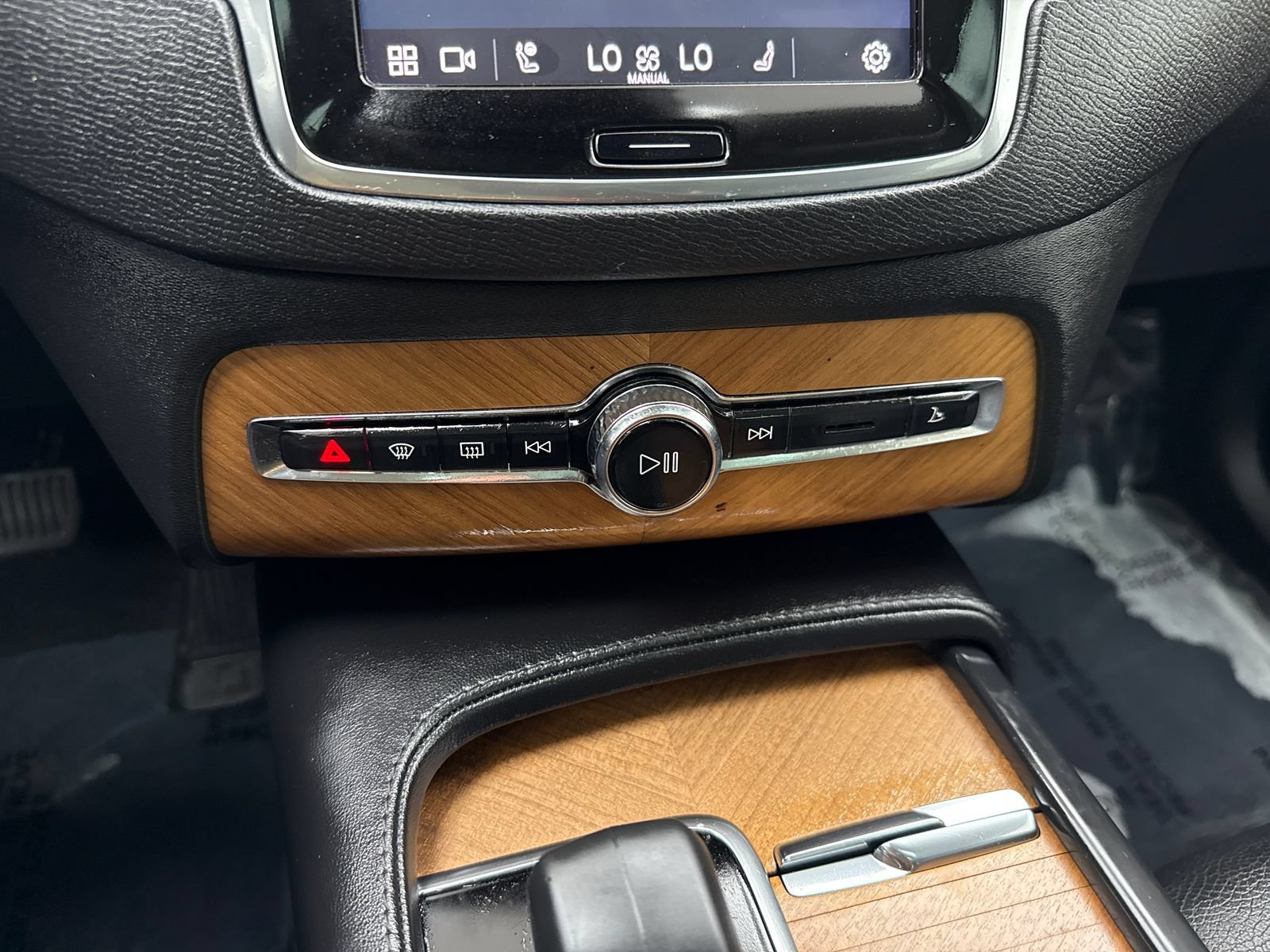 Used 2023 Volvo XC90 T8 Plus AWD/4WD image 30