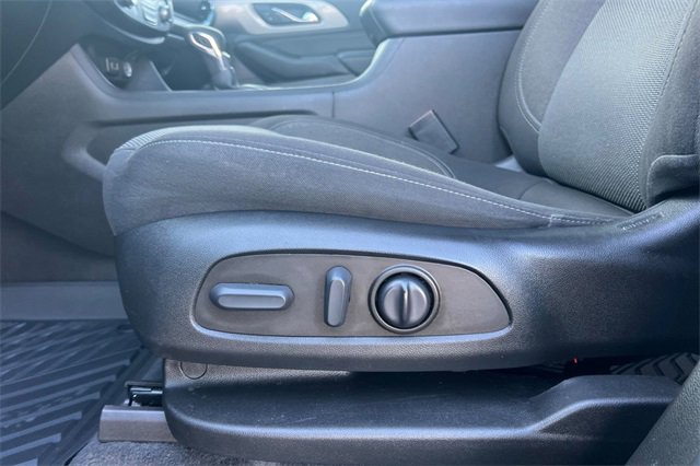 Used 2023 Chevrolet Traverse LT image 13