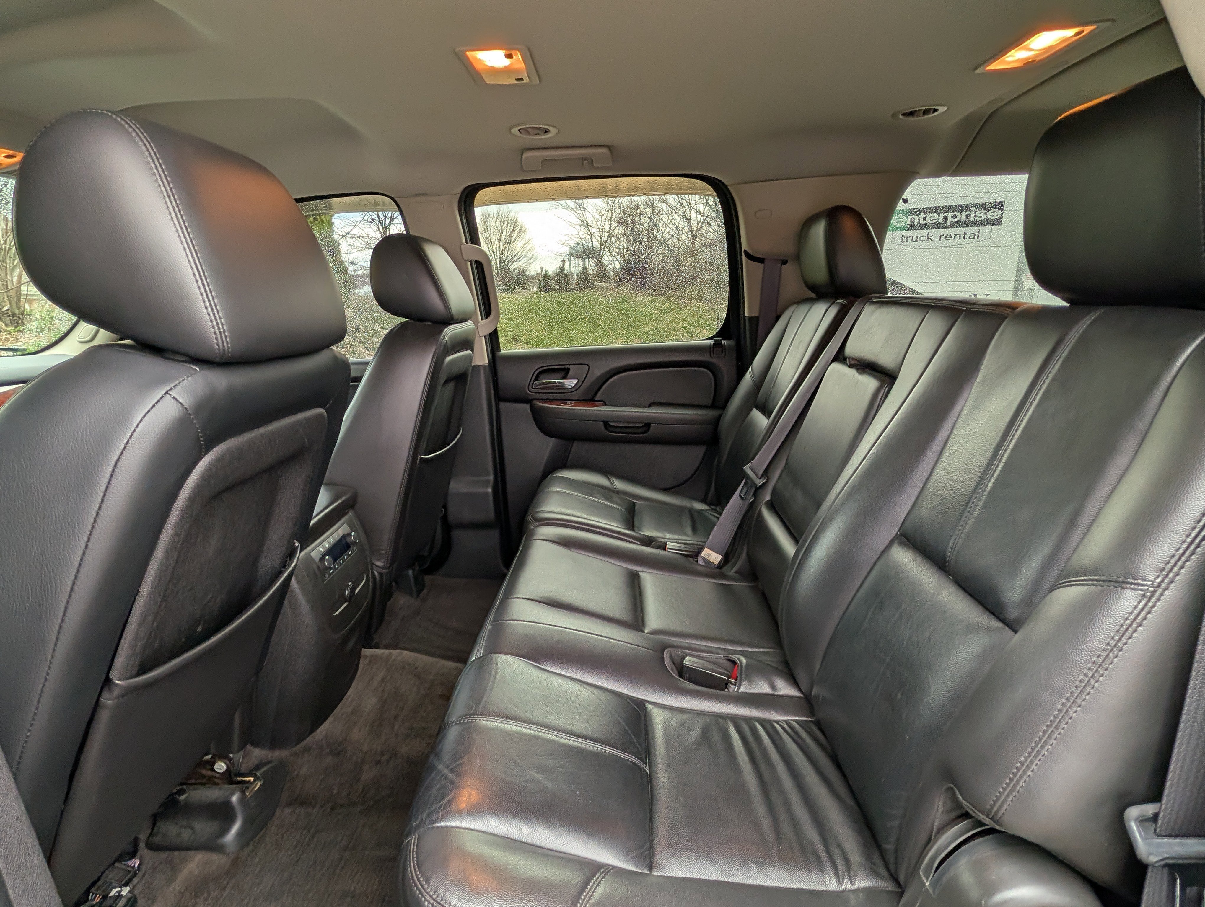 Used 2011 Chevrolet Suburban LT image 24