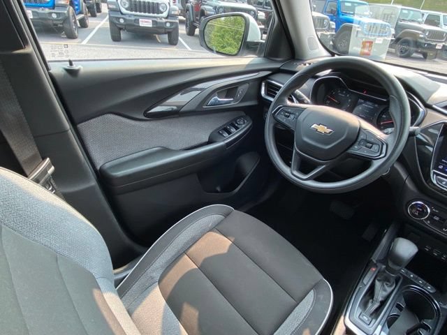 Used 2023 Chevrolet TrailBlazer LT w/ Convenience Package FWD image 24