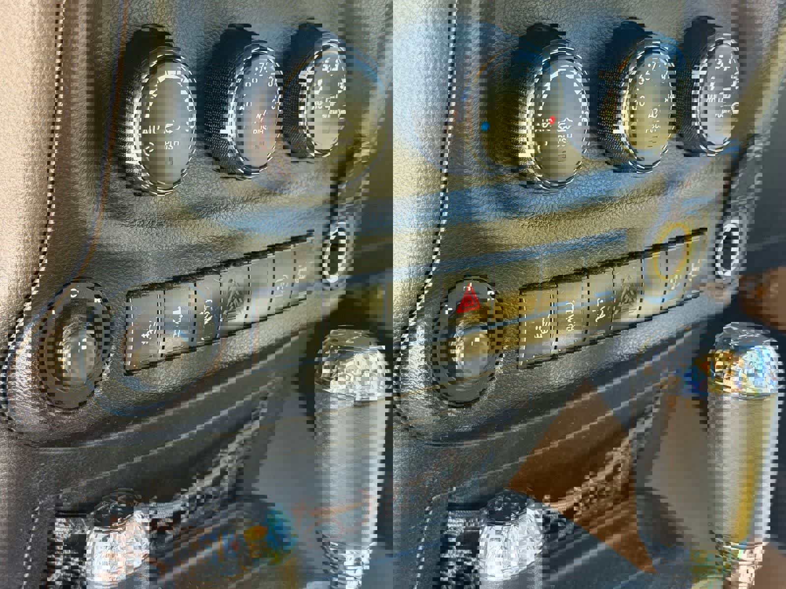 Used 2013 Jeep Wrangler Unlimited Sahara w/ Connectivity Group image 18