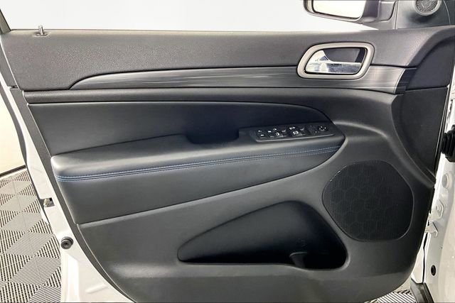 Used 2019 Jeep Grand Cherokee Laredo image 19