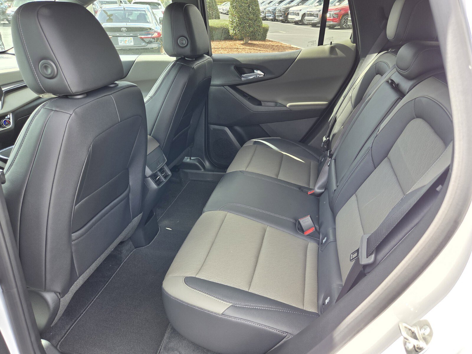 New 2026 Chevrolet Equinox LT w/ Convenience Package II FWD image 6