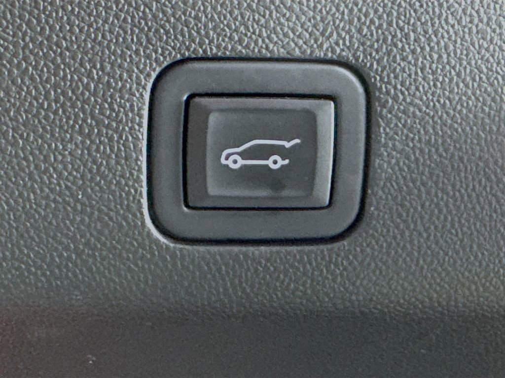 Used 2023 Cadillac Escalade Sport Platinum w/ LPO, ONYX Package image 35